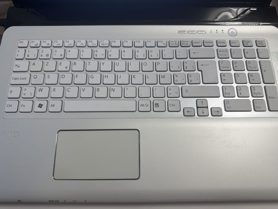 Laptop sony vaio sve171 17inc ssd 256 16gb rami