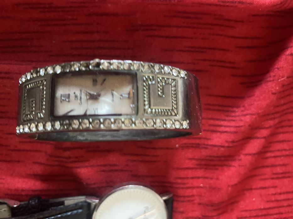 Ceasuri  diverse modele  vand sau schimb