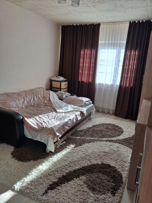 Vând apartament 3 camere