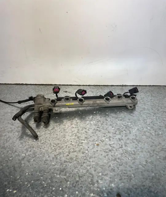Rampa injectoare 036 133 319 036 133 319 Volkswagen VW Golf 2000