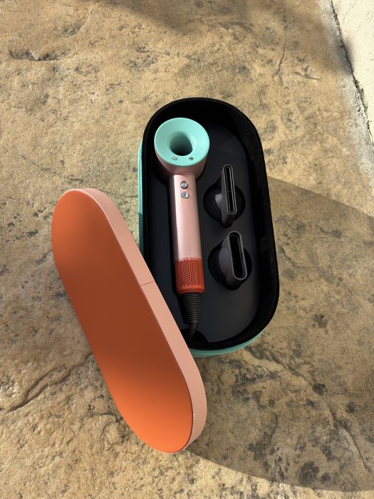 Uscator Dyson Supersonic HD15 cu cutie Travel