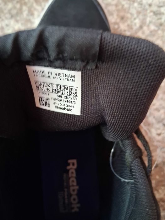 Продавам чисто нови маратонки Reebok