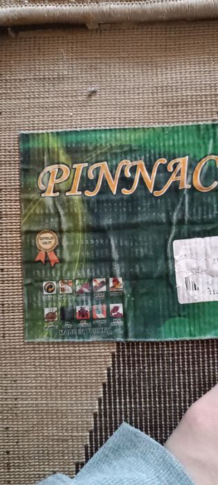 Продам палас, стеклянный столик ,кровати