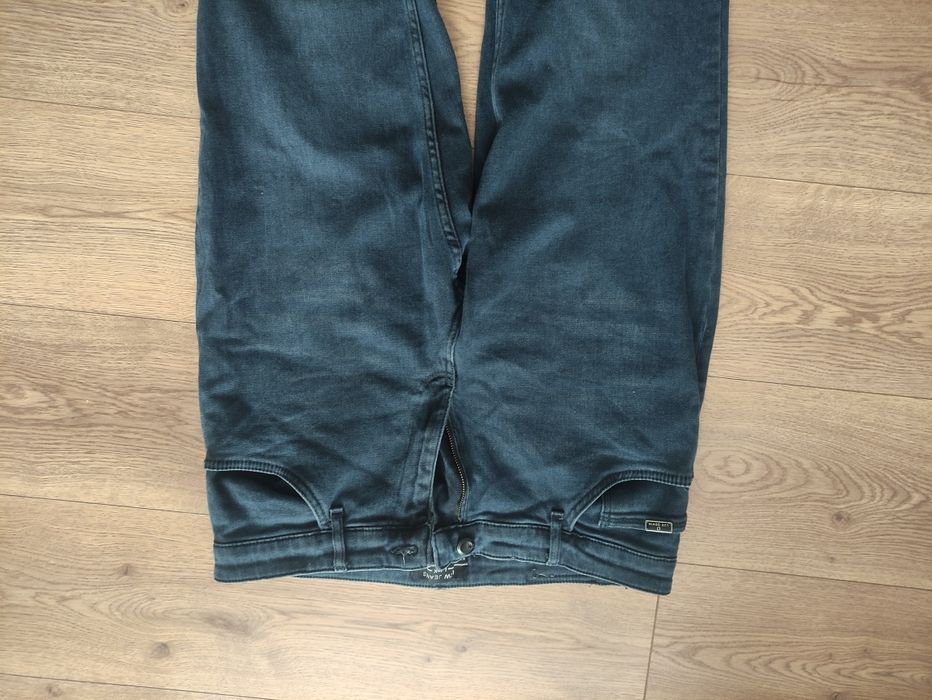 Две кофты и джинсы