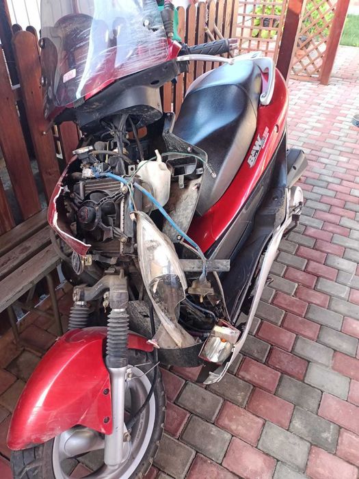 Vând scuter pentru piese