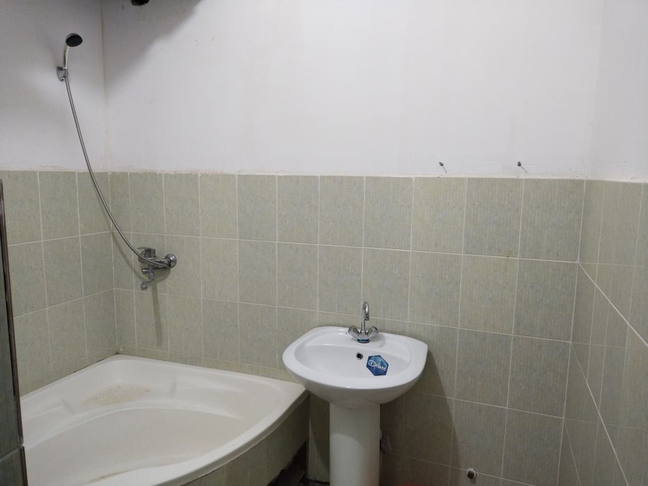 Янги Дом 2 хоналик 90 кв Аэропортга етмай йулни устида