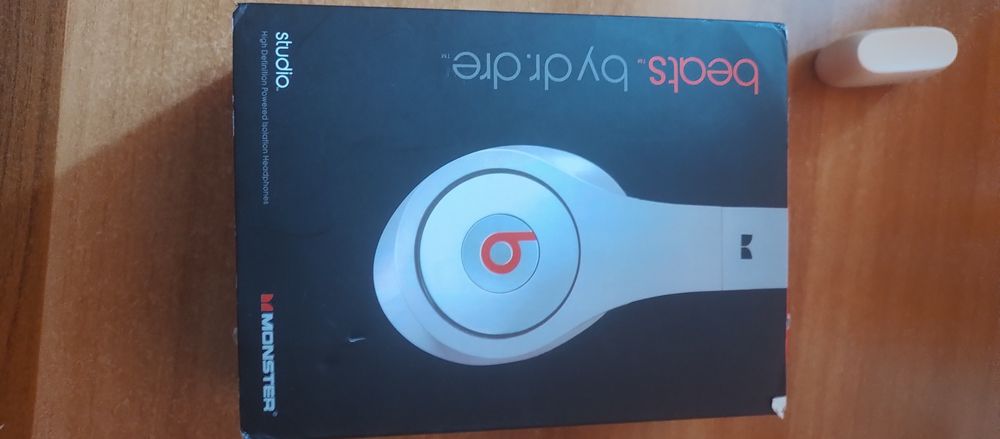By dr dre, în cutia originala