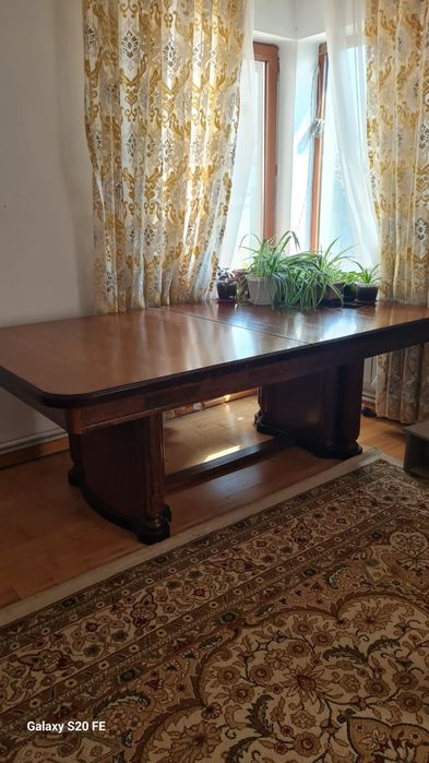 Спальный гарнитур. Стол и стулья, комод