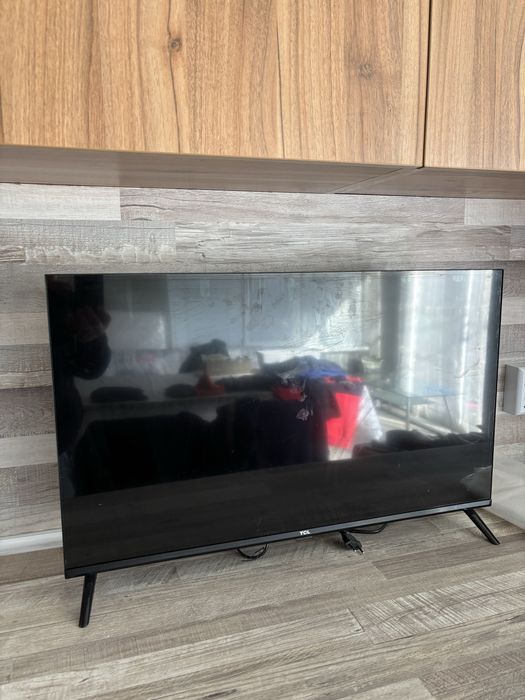 Продавам телевизор TCL 32 за части