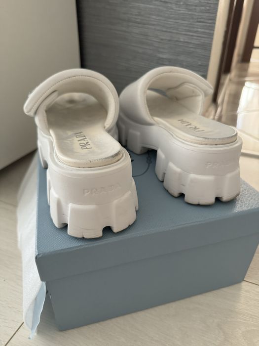 Уникални чехли Prada