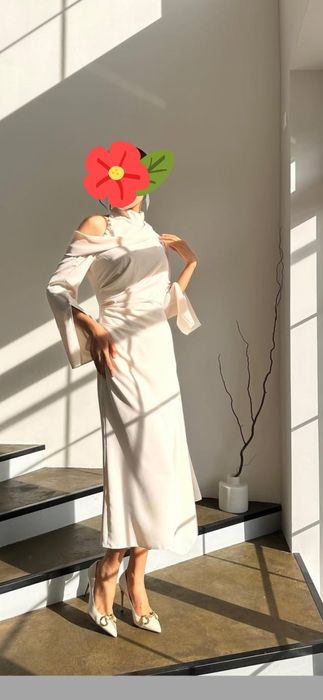 Платье изящное, статное