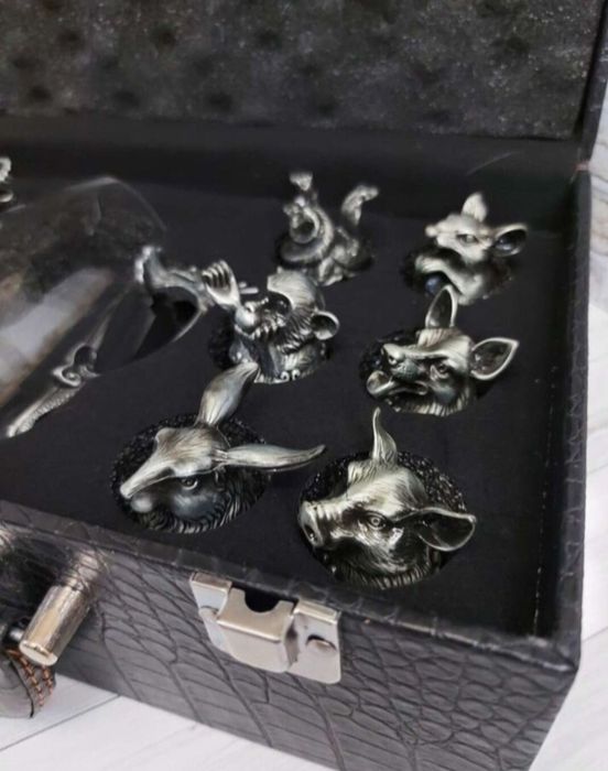 Рюмки с графином в подарочном кейсе