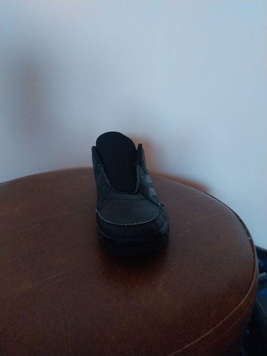 Încălțăminte adidas fără șireturi
