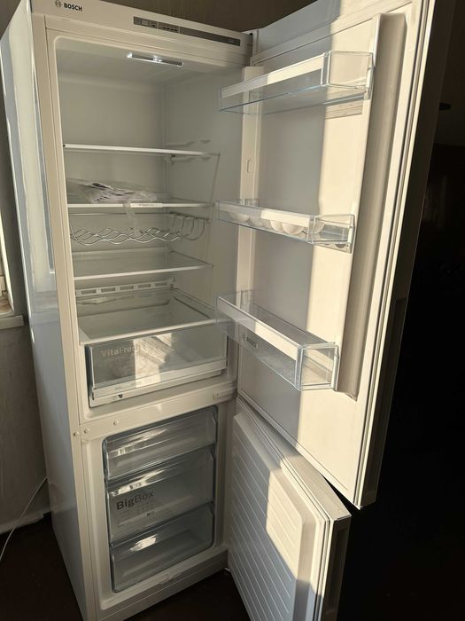ХЛАДИЛНИК с фризер BOSCH 186 см.