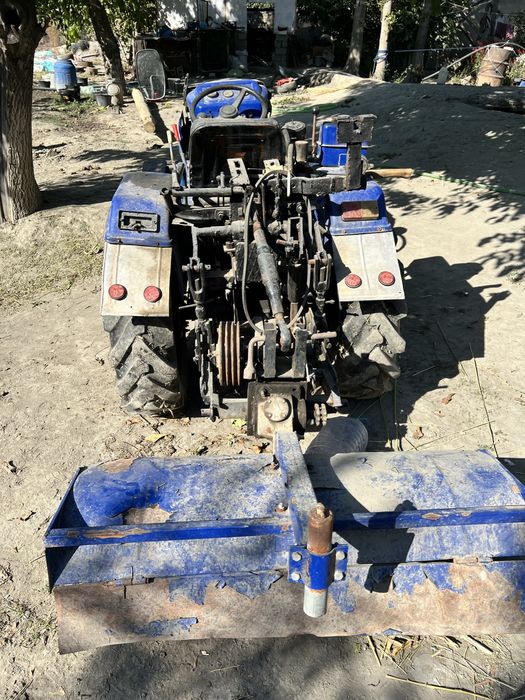 Zubr mini traktir sotiladi