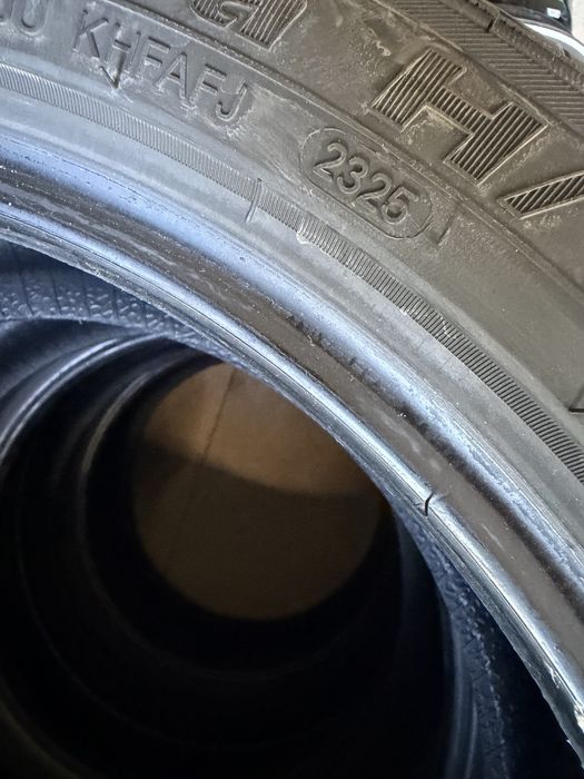 Продам комплект резины 215/50 R17