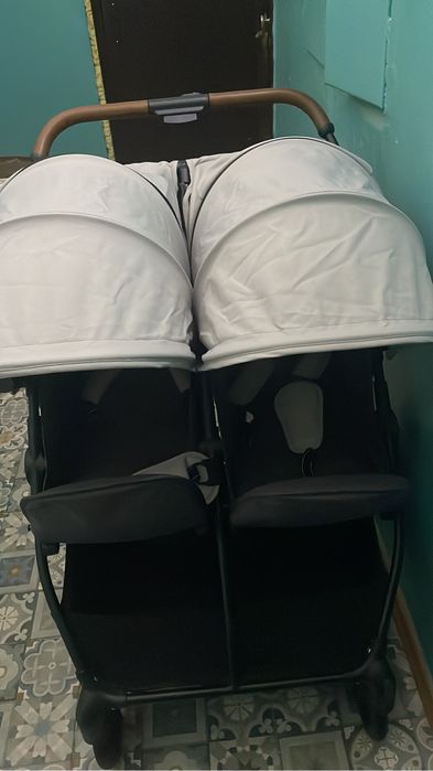 Детская коляска для двойняшек