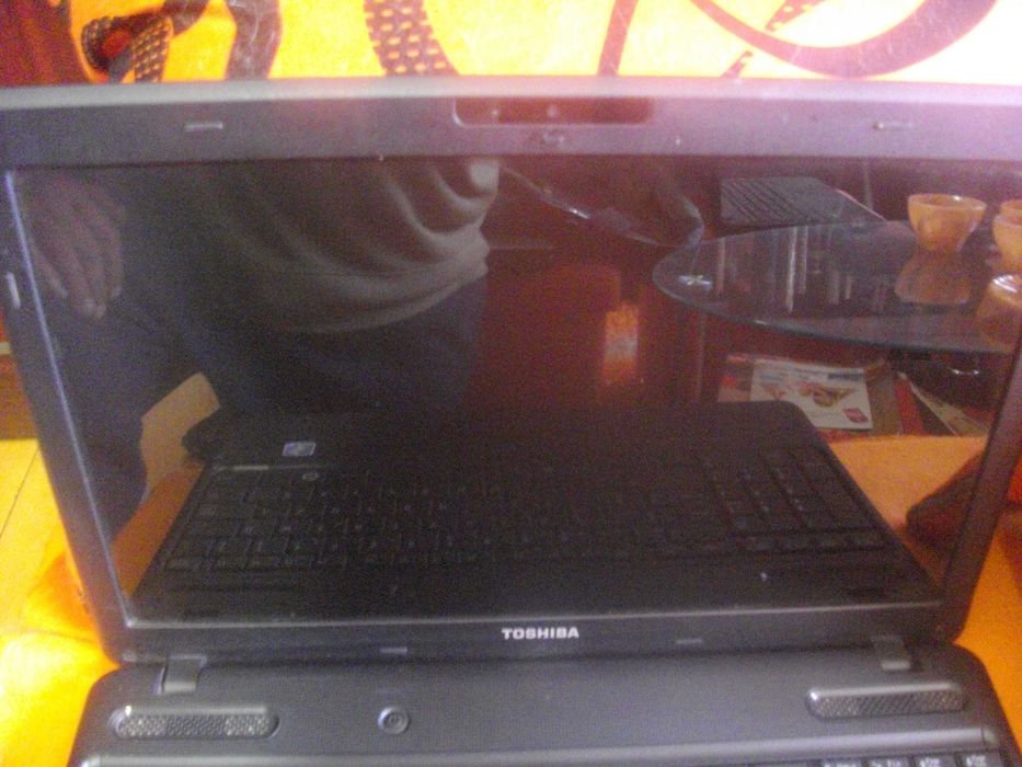 Лаптоп TOSHIBA Satellite C660D-15P-ЗА ЧАСТИ/ ЗА РЕМОНТ-Не Светва-15,6"