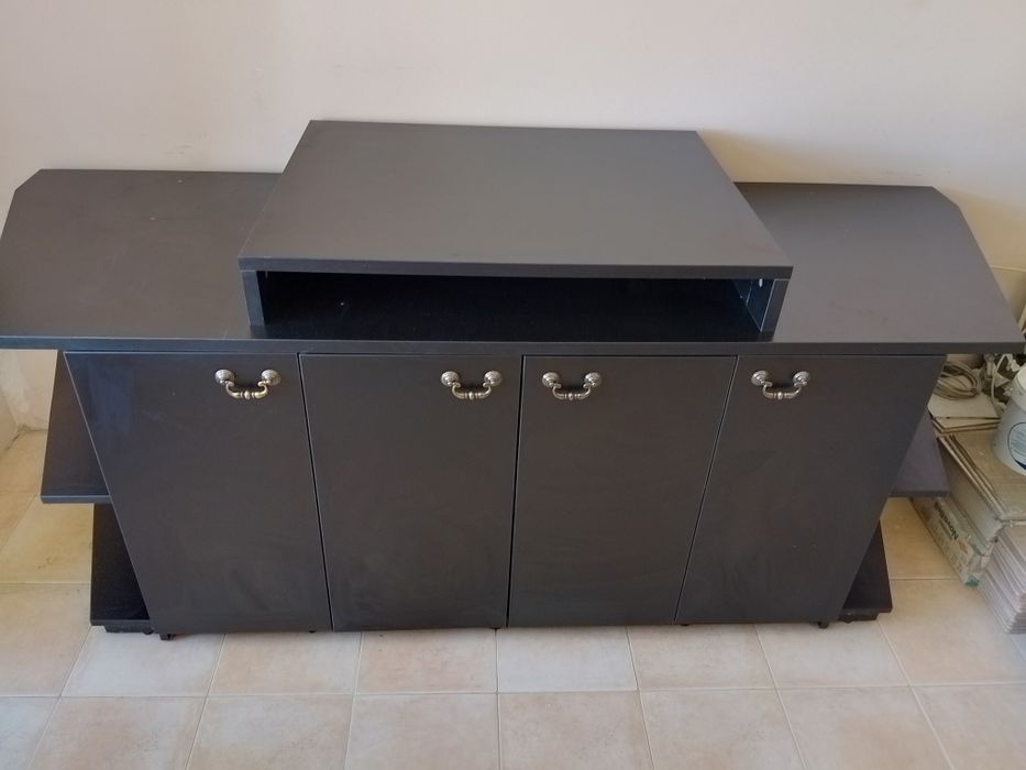 Голям поръчков шкаф