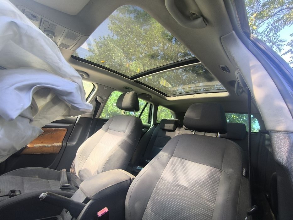 Vand golf 5. An 2007 , avariat, motor si cutie functionale