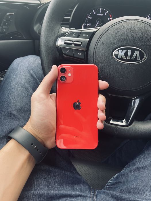 iPhone 11 красный