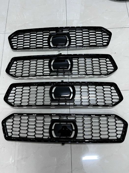 Grila Centrala Bara Fata BMW Seria 5 F10 2010-2017 Modelul F90