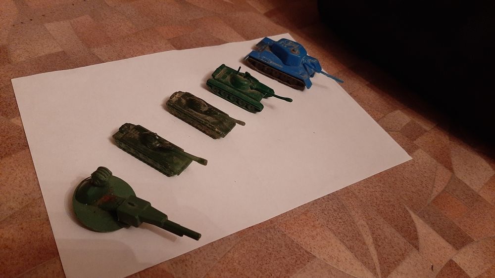 Продаётся машинки и игрушки