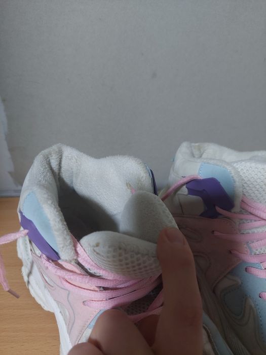 Кроссовки женские