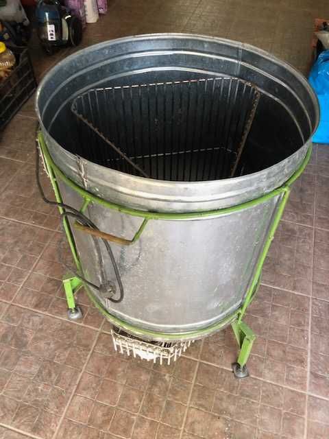VAND centrifuga apicola electrica 220v pentru 3 rame