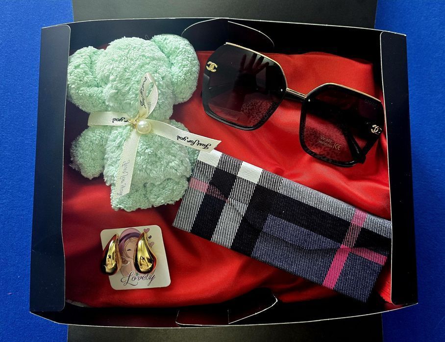 Set cadou ochelari de soare femei.