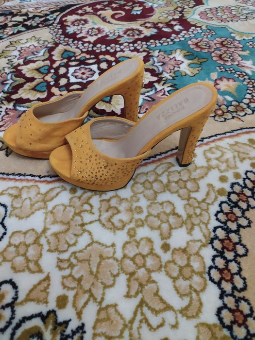 Oyoq kiyimlar sotaman