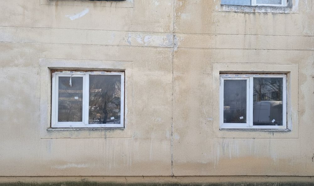 OCAZIE! 2 Garsoniere UNITE (42mp) Gazele la ușă.Parter !