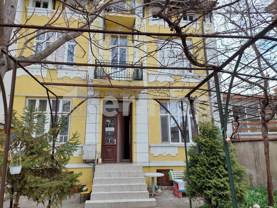 Дава се под наем Офис в Варна, Център - 75 кв.м за 700 € - Снимка #1