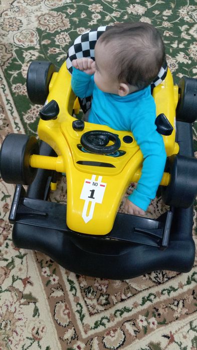 Продам детский столик и ходунки