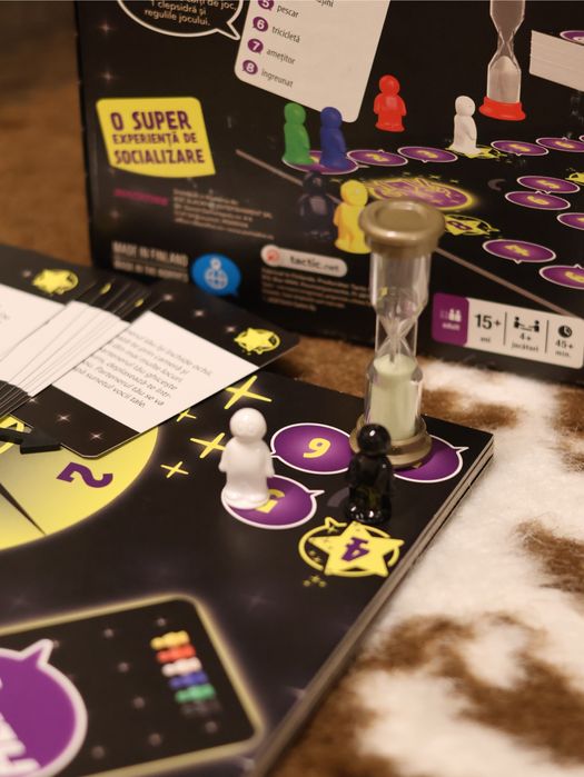 Joc de societate ALIAS Party, 15 ani+, 4-8 jucatori