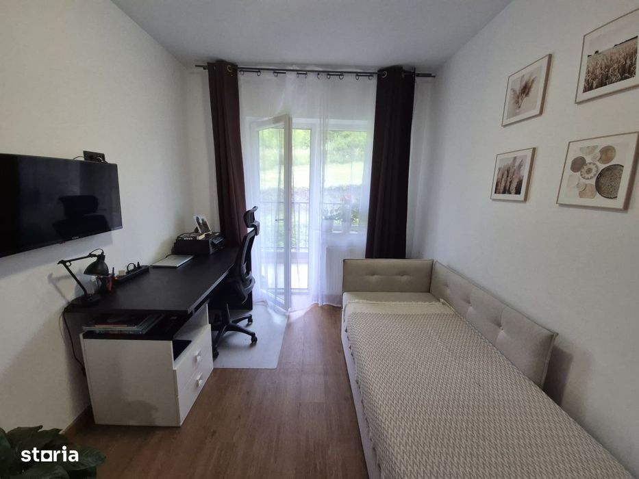 Apartament 3 camere, 62mp, 2 garaje, balcon 12mp, zona Sesul de Sus