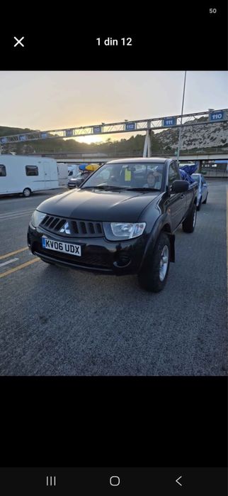 3 Mitsubishi L200 cu volan pe dreapta