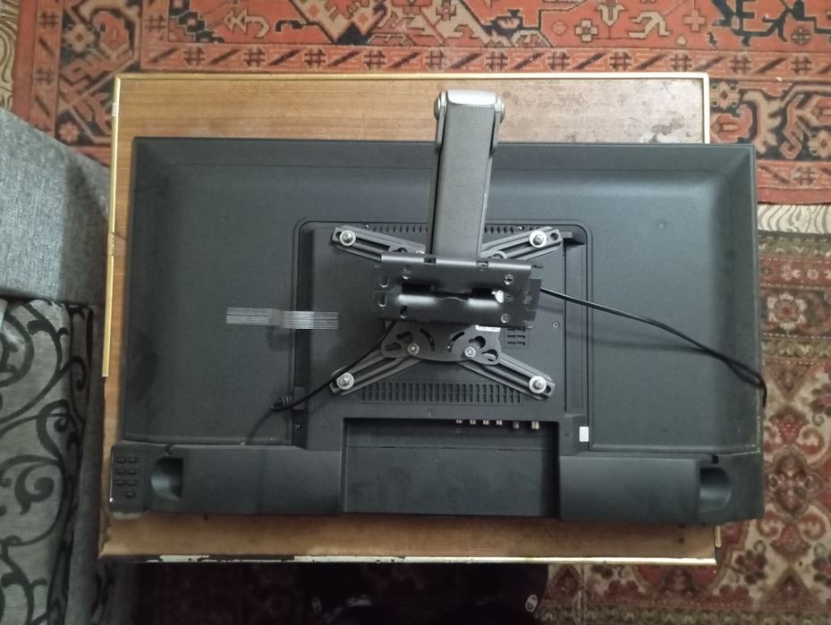 Практически новый телевизор Smart TV