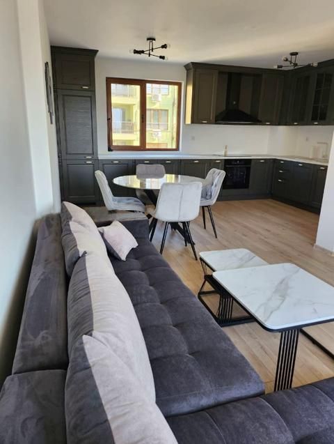 Дава се под наем Тристаен апартамент в Пловдив, Христо Смирненски - 112 кв.м за 700 € - Снимка #1