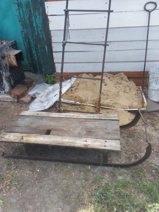 Продам металлические санки хорошие крепкие