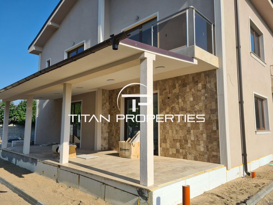 Продава се Къща в Пловдив, Коматевски възел - 264 кв.м за 1326 €/кв.м - Снимка #1