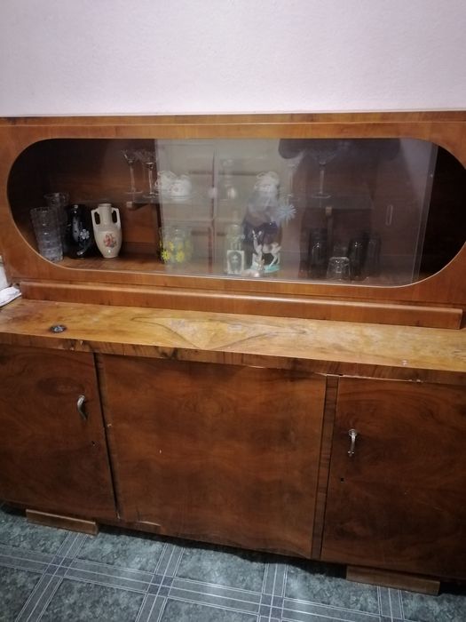 Продавам салонен бюфет