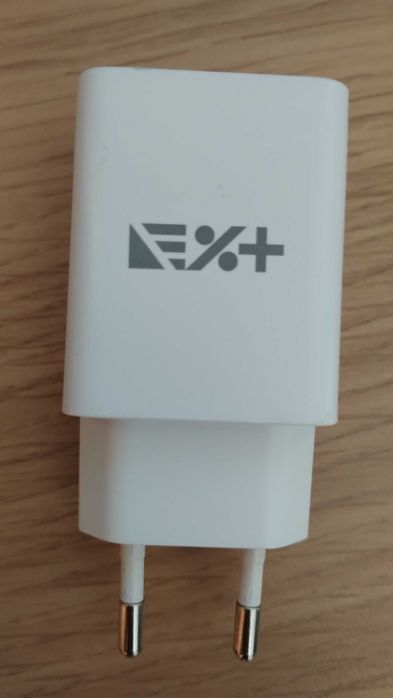Продава NEXT ONE бързо зарядно 20W с USB-C за iPhone и iPad