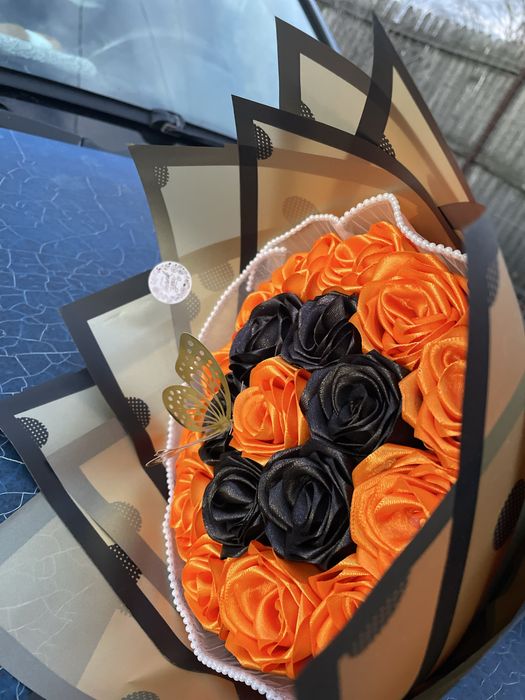 Buchet disponibil din trandafiri de satin !