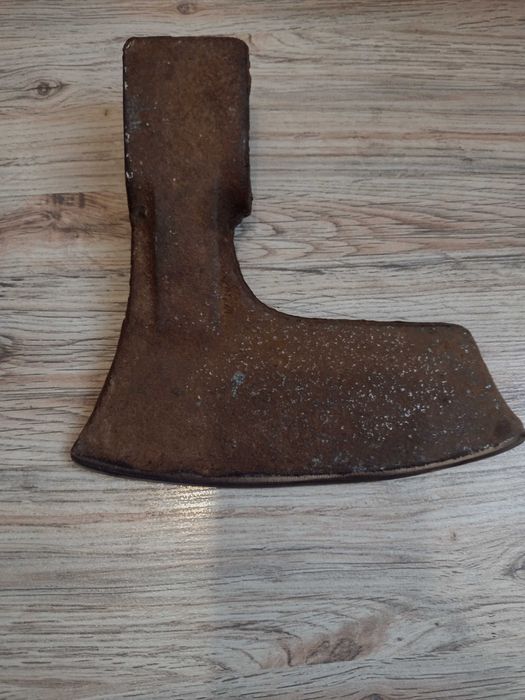 Стара брадва ...