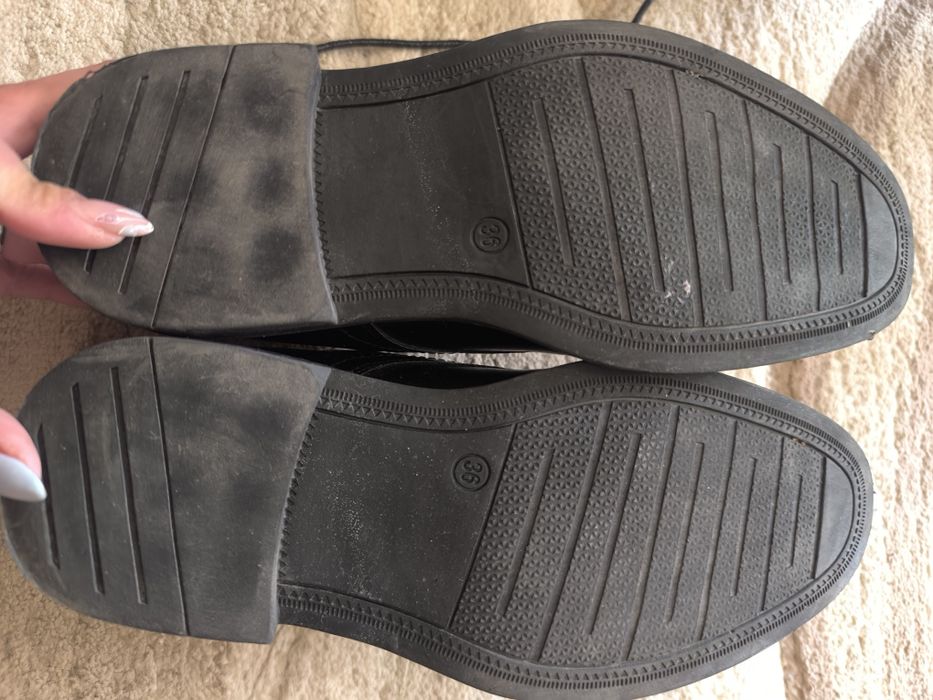 Елегантни черни обувки