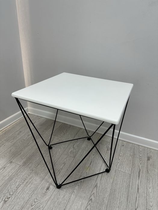 Журнальный столик