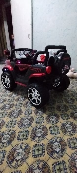 Детская машинка с пультом
