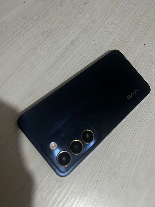 Vivo Y100 в хорошем состоянии
