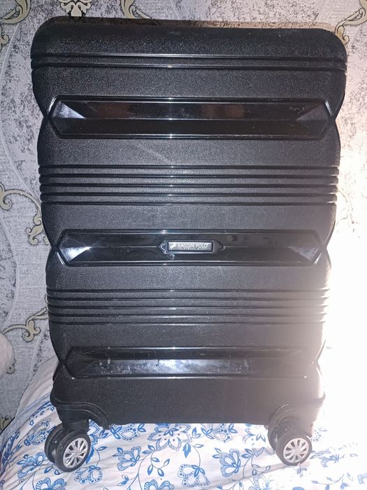 Чемодан марки Baggin Polo.